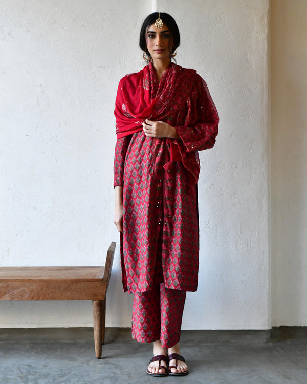 Nayaab red block printed straight kurta (set of 3)