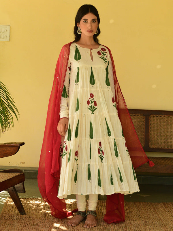 Sukoon red tiered anarkali set- set of 3