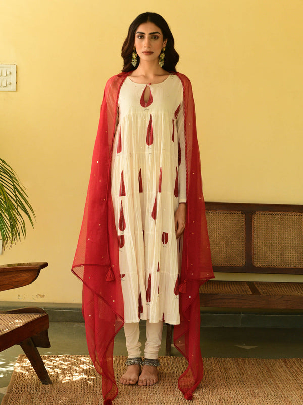 Sukoon red tiered anarkali set- set of 3